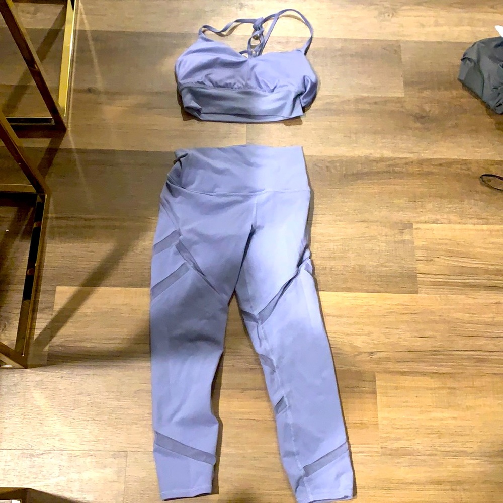 Beautiful Alo extra small leggings with mesh detail, purple